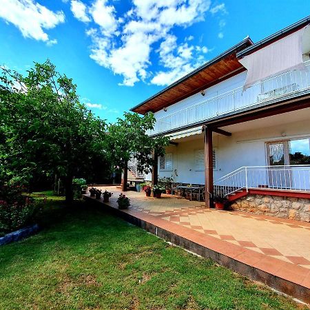 Apartamani Katarina Vl.Ilija Jusup Starigrad Paklenica Exterior foto