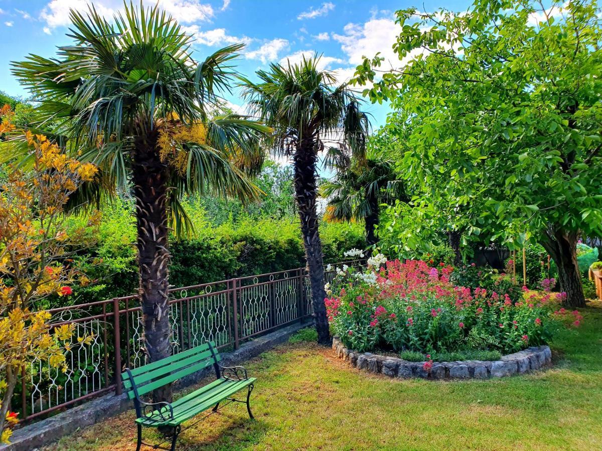 Apartamani Katarina Vl.Ilija Jusup Starigrad Paklenica Exterior foto
