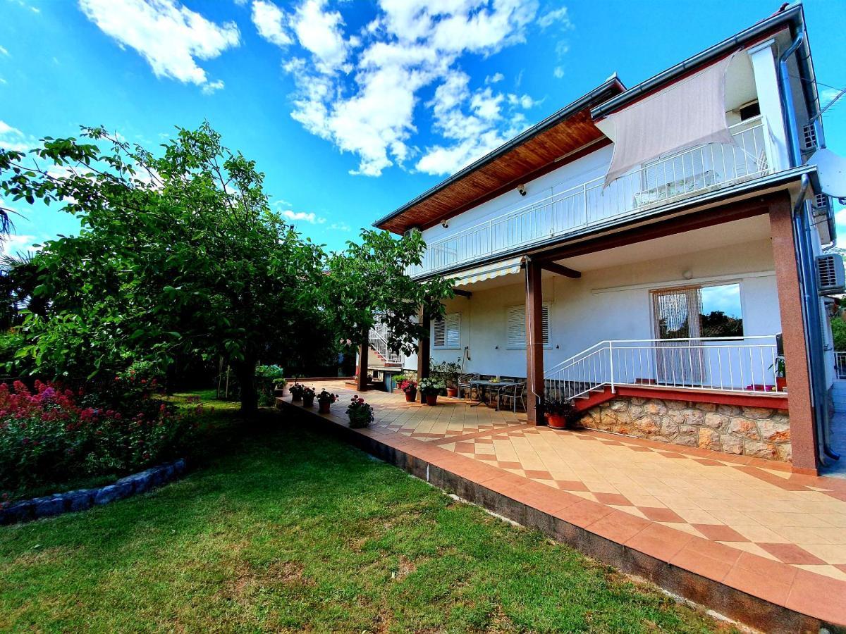Apartamani Katarina Vl.Ilija Jusup Starigrad Paklenica Exterior foto