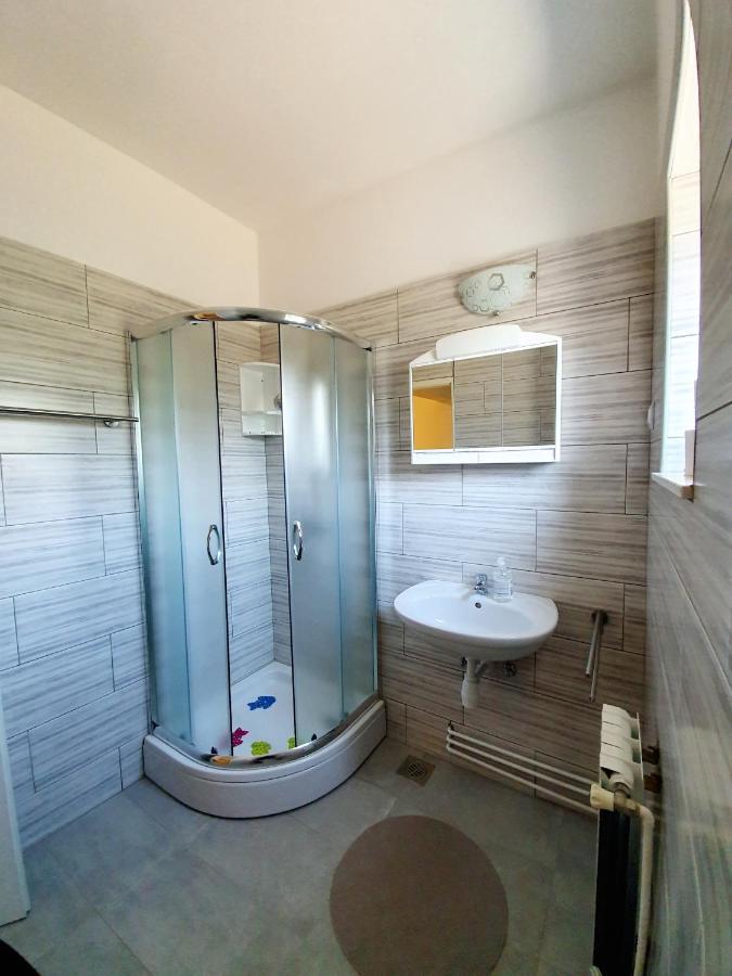 Apartamani Katarina Vl.Ilija Jusup Starigrad Paklenica Exterior foto