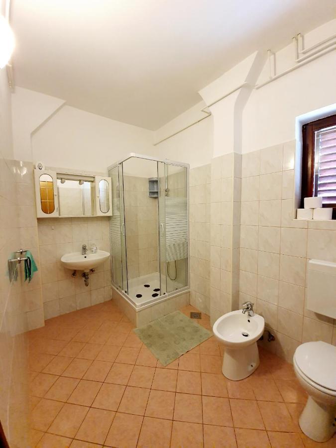 Apartamani Katarina Vl.Ilija Jusup Starigrad Paklenica Exterior foto