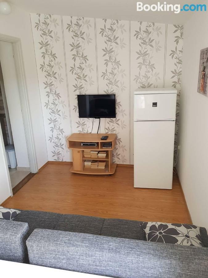 Apartamani Katarina Vl.Ilija Jusup Starigrad Paklenica Exterior foto