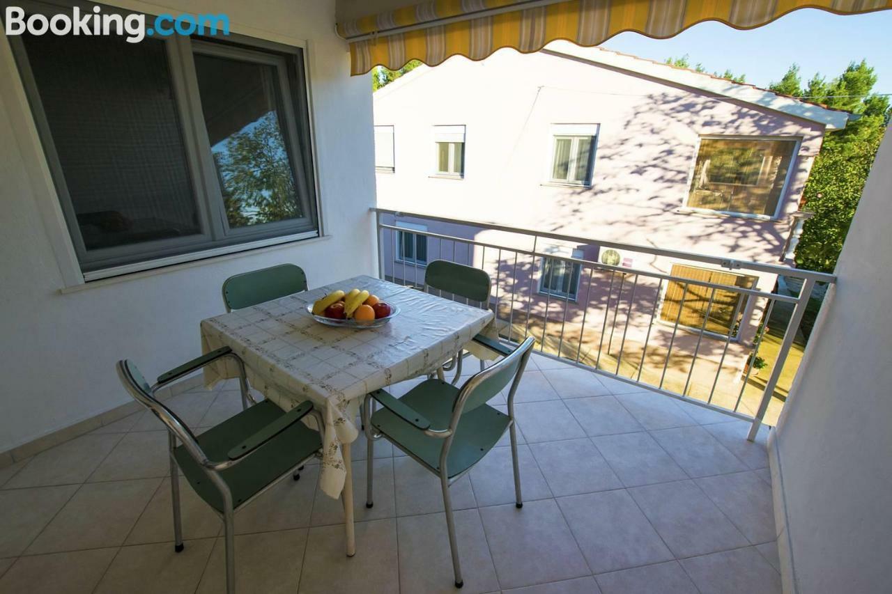 Apartamani Katarina Vl.Ilija Jusup Starigrad Paklenica Exterior foto
