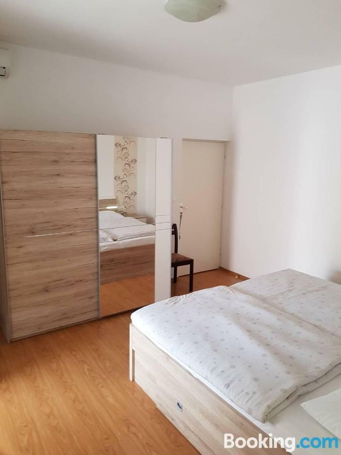 Apartamani Katarina Vl.Ilija Jusup Starigrad Paklenica Exterior foto