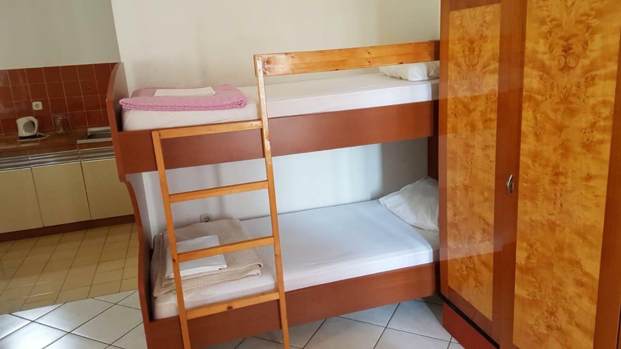Apartamani Katarina Vl.Ilija Jusup Starigrad Paklenica Exterior foto